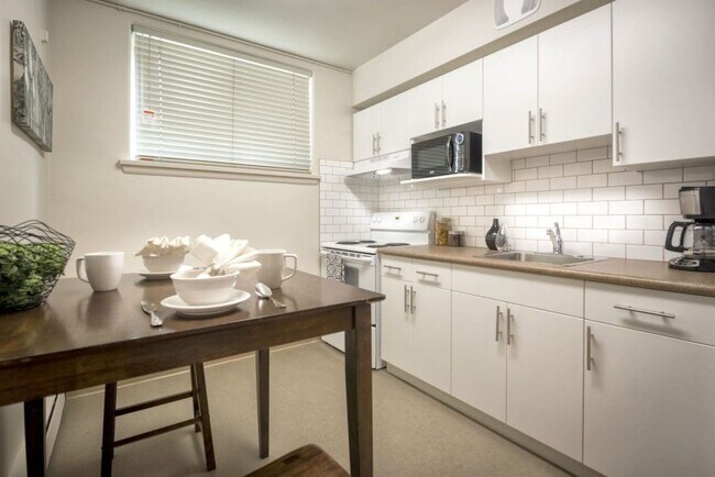 Photo - Fay Ellen Apartments