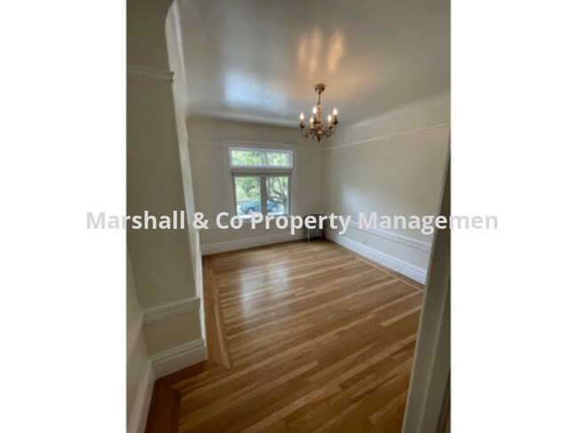 Building Photo - NEW LISTING! BEAUTIFUL REMODELED STUDIO ON... Rental