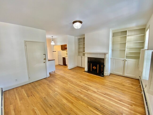 Photo - 327 C St SE Unit 03