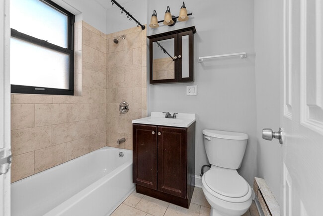 Photo - 3723 N Pine Grove Ave Unit W2