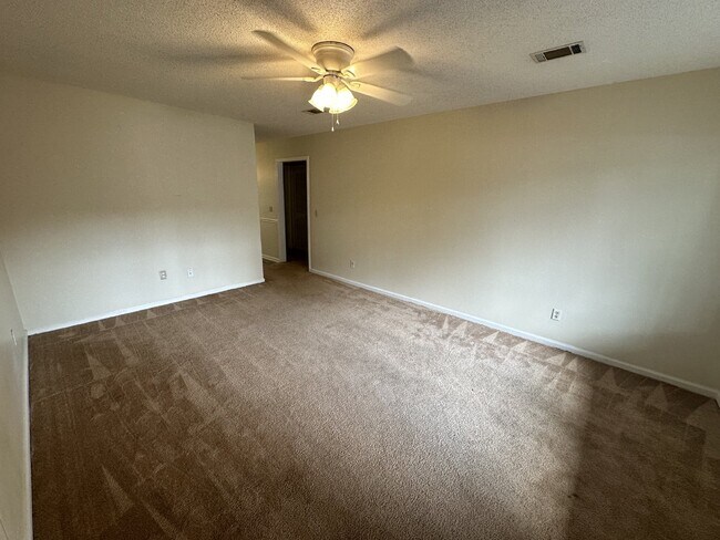 Photo - Condo for Rent Unit 19