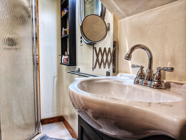 Baño reformado - 109 S 22nd St