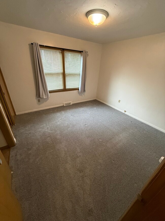 2545 Kenilworth Rd