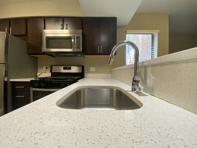 Gorgeous countertops - 1801 North Dayton