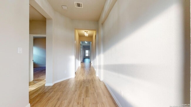 Photo - 5911 Akin Glen