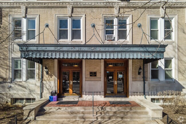 Entrada - The Montello