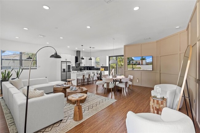 Photo - 611 SW 4th Ct