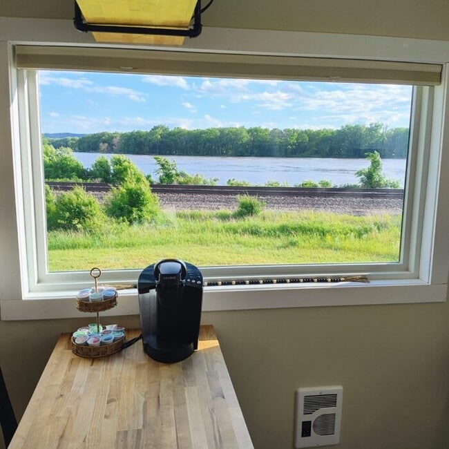 Kitchen View - 615 S Main St Unidad SuiteA-RiverGalley