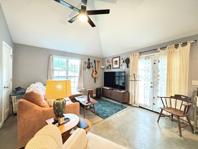 Photo - New 2 bedroom duplex, 2 car garage, quiet neighborhood, all appliances