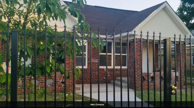 Building Photo - 5024 Jefferson St