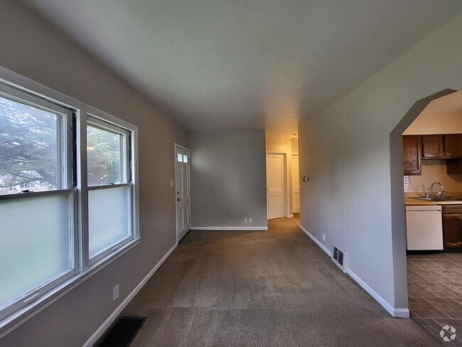 Building Photo - Don't miss this fully fenced back yard, de... Rental