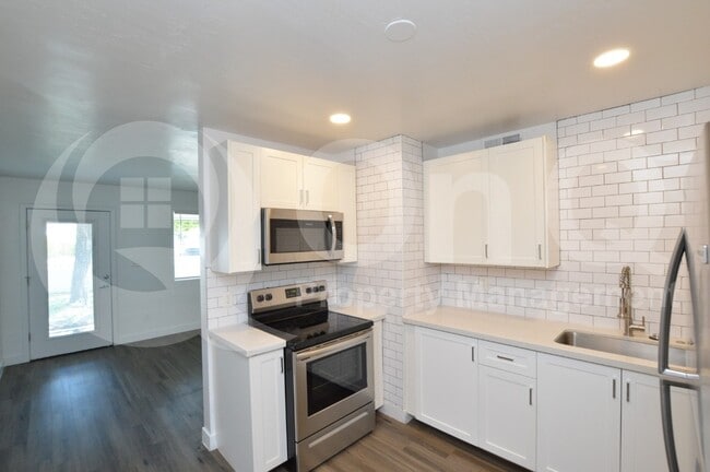 Photo - 1202 E Kaler Dr