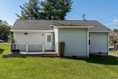 Photo - 105 Hemlock St