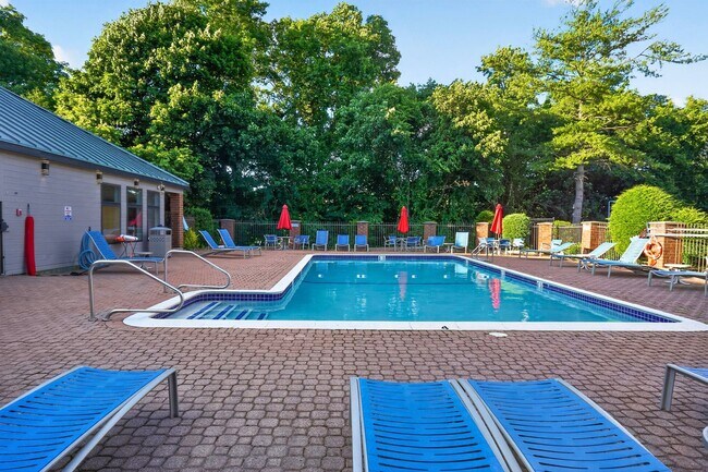 Relax by the sparkling pool at Eagle Rock Apartments at Swampscott, where summer days meet serene living. Enjoy our inviting outdoor space, perfect for unwinding. Schedule your visit today and envision your new lifestyle!