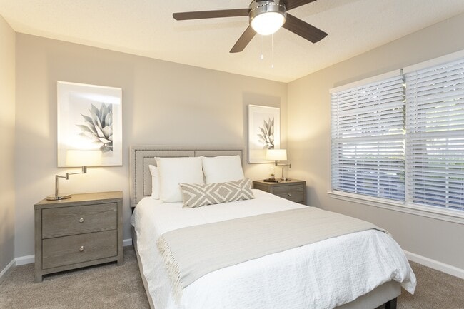 Crestmont at Thornblade Apartments