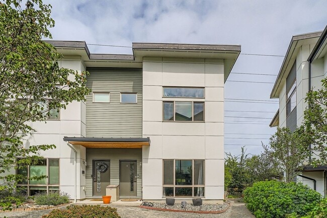 Modern 2-Bed, 2-Bath Townhome in Rainier B... - Modern 2-Bed, 2-Bath Townhome in Rainier B...
