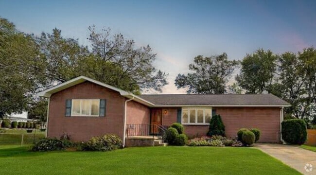 Building Photo - 24 Carl Sandburg Dr Rental