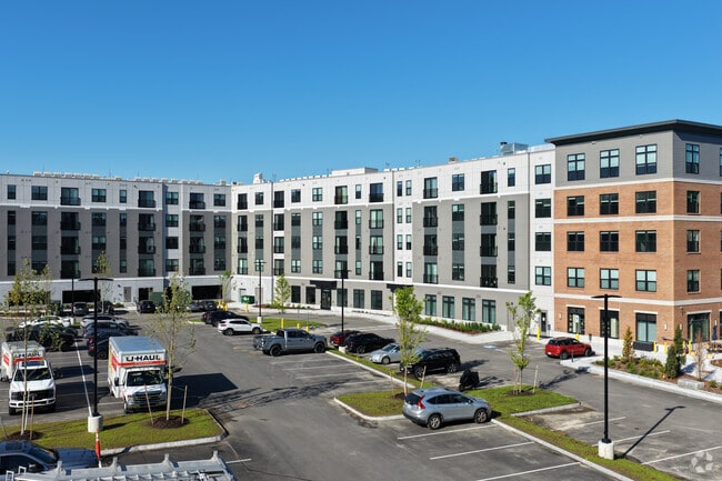 Building Photo - The Truette