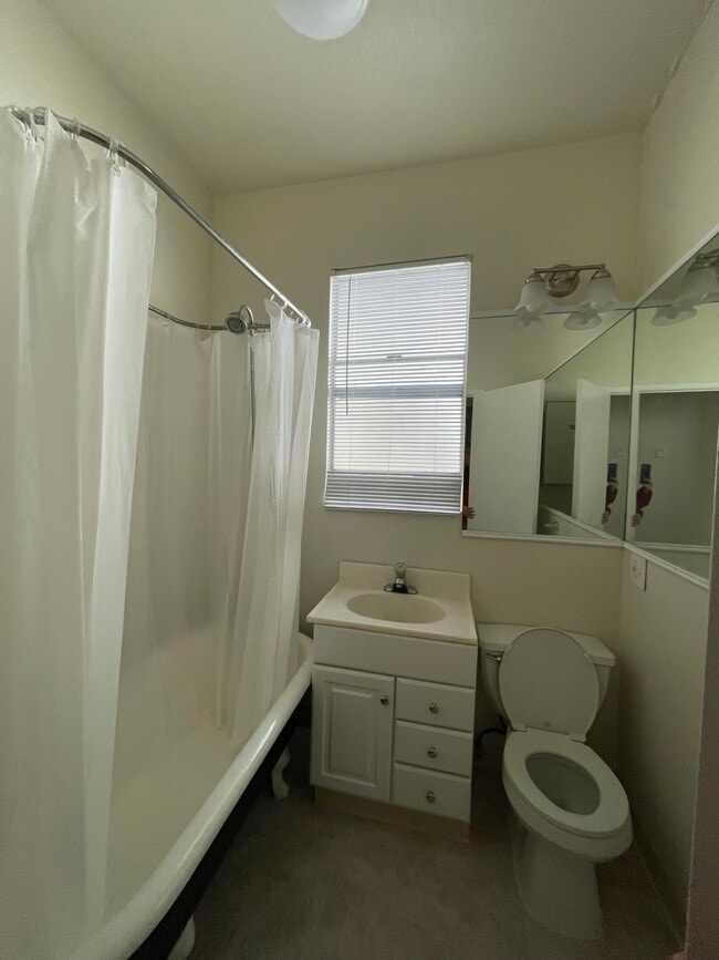 Photo - 5th St Apartments