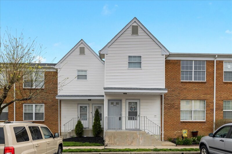 Photo - 909 Woodchip Road