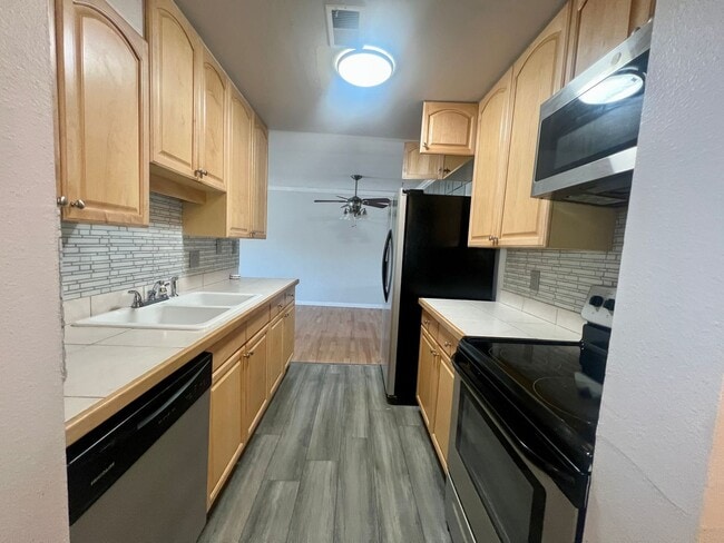 Photo - Spacious 2 Bed 1.5 Bath Condo in Hamden South Unit D4-303