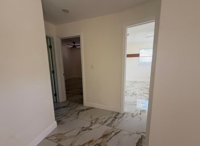 Photo - 2122 NE 1st Ct
