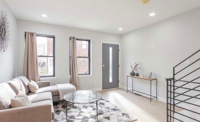 Photo - 617 Hoffman St