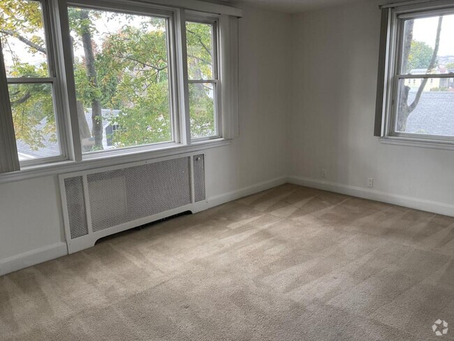 Building Photo - 151 E Walnut St Rental