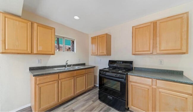 Photo - 10240 Calcutta Dr Unidad B