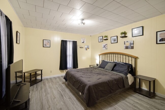 Photo - 123 W Waupansie St Unit 2