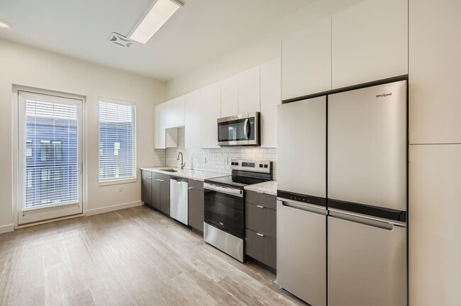 Photo - Avian Apartments