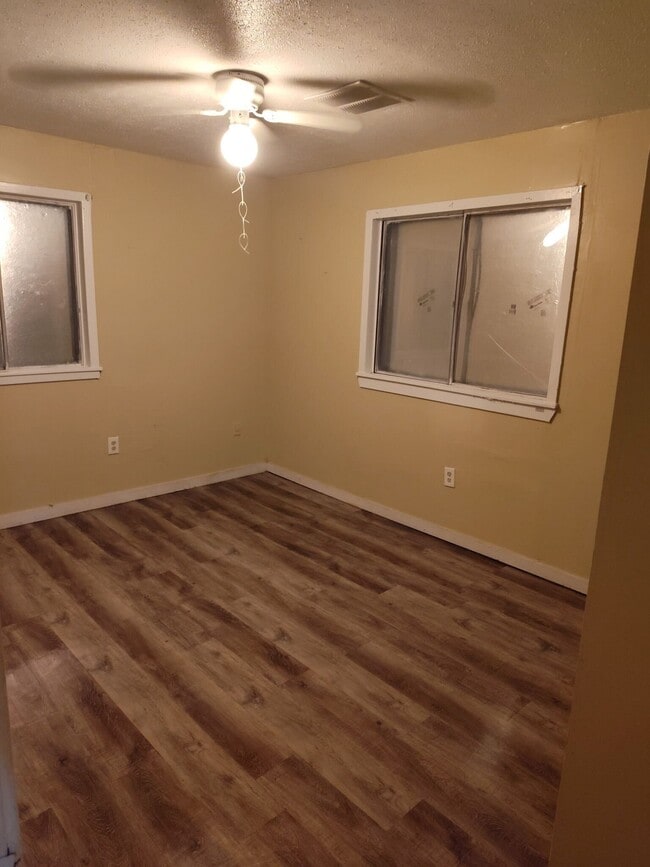 Photo - 1018 Deryll St