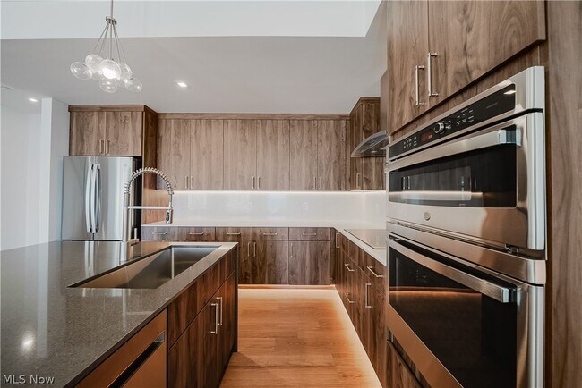 Photo - 99 W St Clair Ave