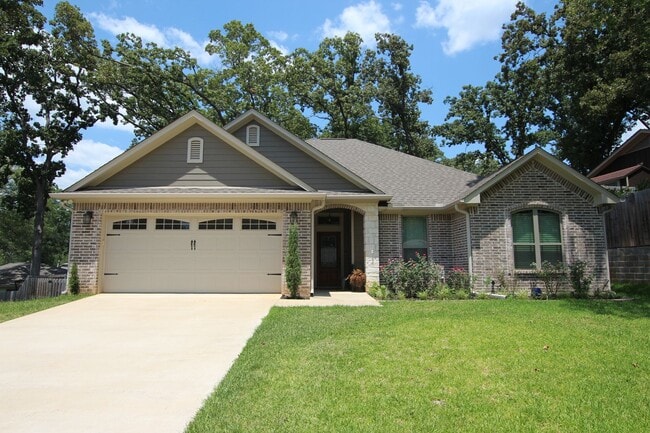 Building Photo - Coming Soon! Stunning 3 Bed 2 Bath Home on...