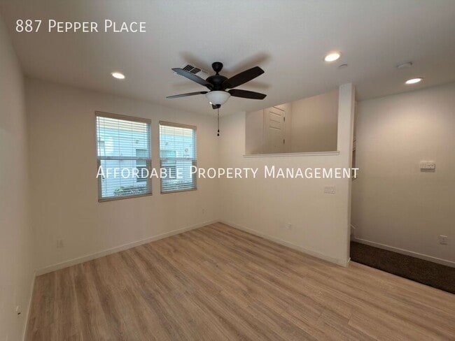 Photo - 887 Pepper Pl