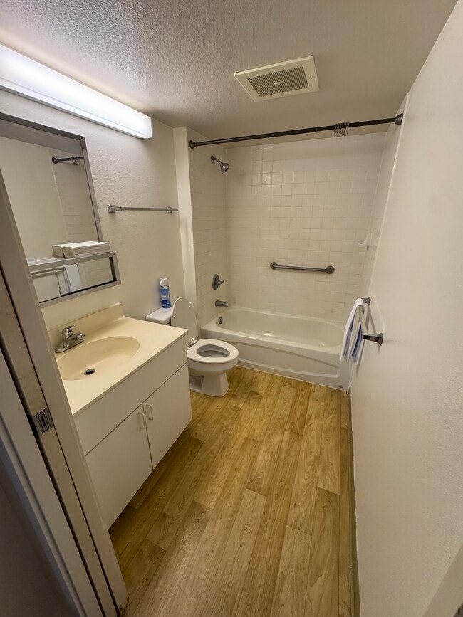 Photo - 215 N King St Unit 208