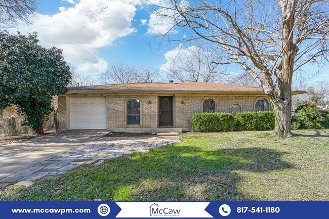 Building Photo - 207 Evelyn St