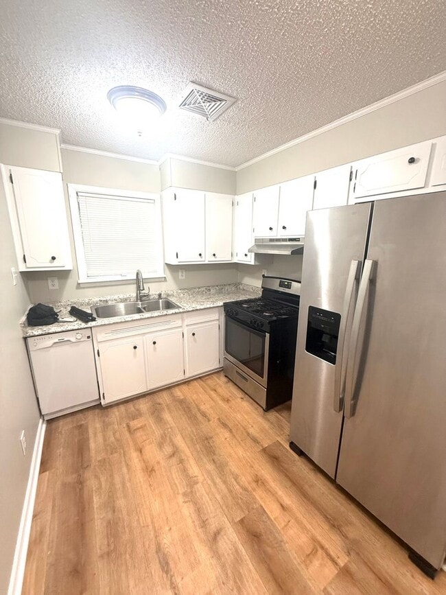 Photo - 6319 Pinebrook Dr