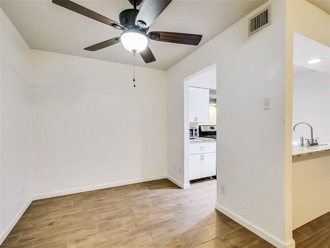 Photo - 2303 East Side Dr Unit 112
