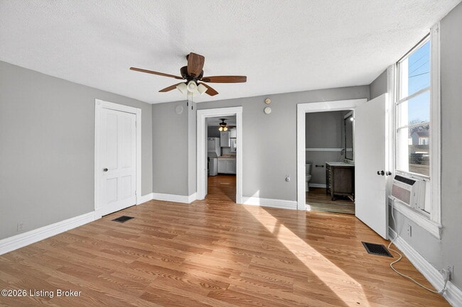 Photo - 1039 Mulberry St