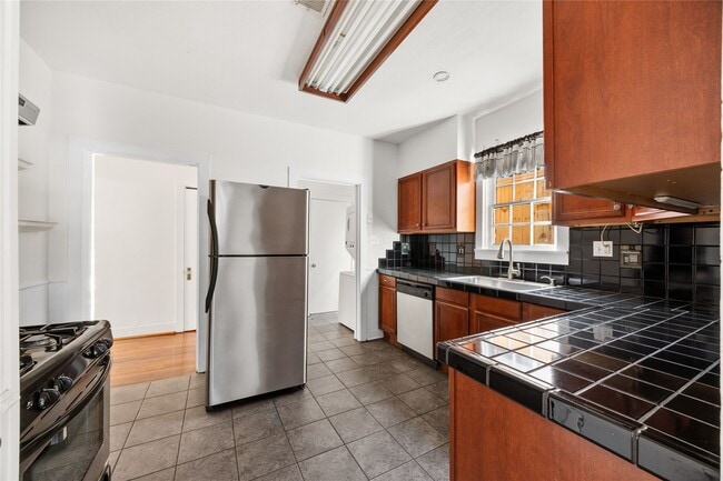 Building Photo - 3014 Prospect St