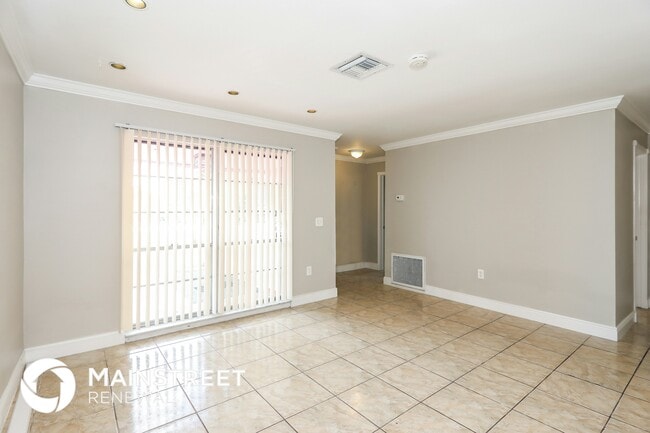 Photo - 9611 Johnson St