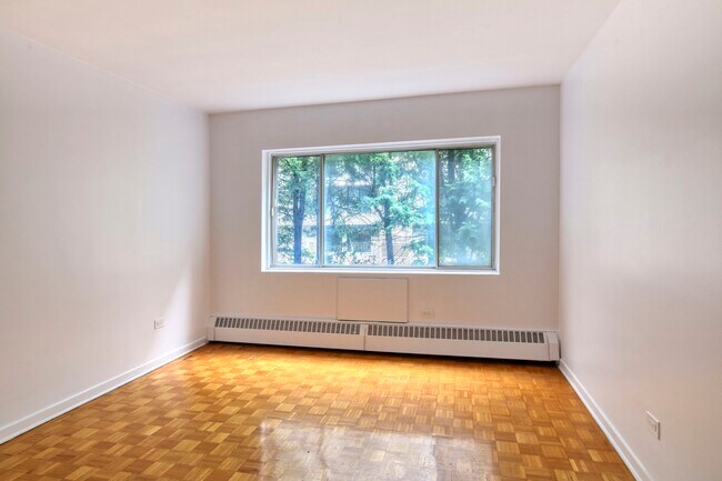 Photo - 2400 Av. Van Horne Unit 211