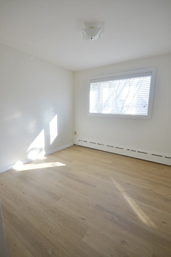 Photo - Kelebay Court