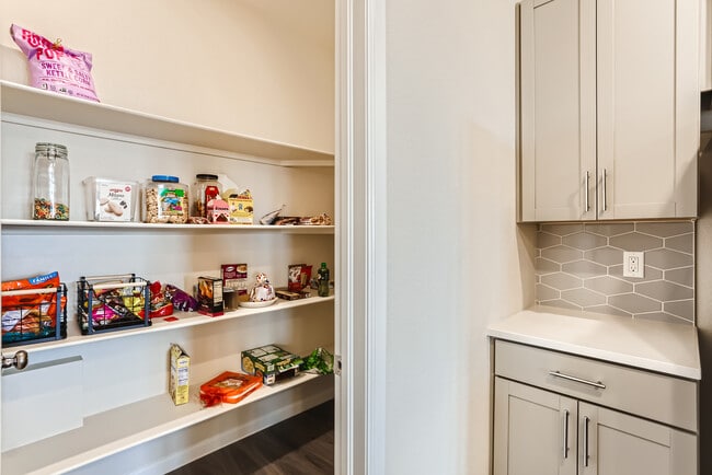 Photo - 10565 Paris St