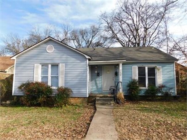 Cute 2-bedroom, 1 bath duplex near downtown. - Cute 2-bedroom, 1 bath duplex near downtown. Townhome