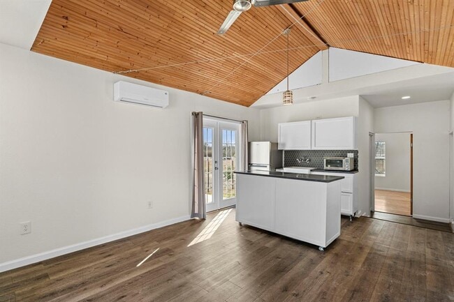 Photo - 13415 Crane Rd