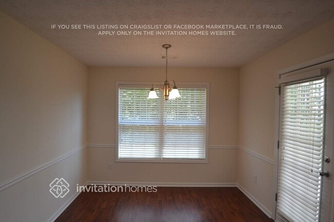 Photo - 555 Wellington Ln
