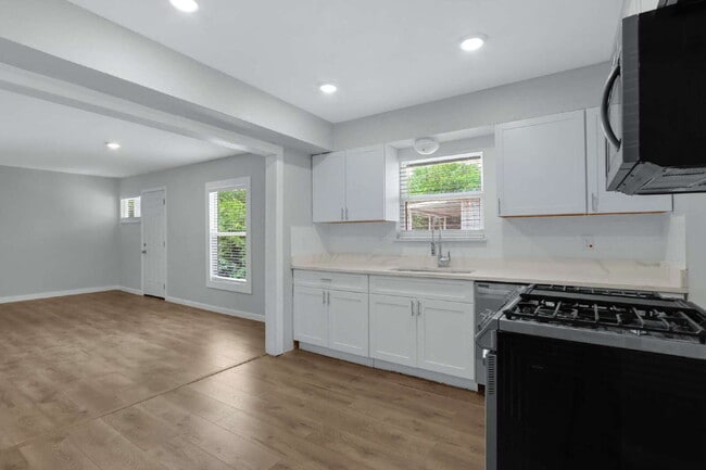 Charming and Spacious 4 Bedroom Home with ... - Charming and Spacious 4 Bedroom Home with ...