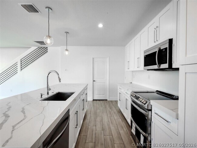 Photo - 102-116 NW 41st St